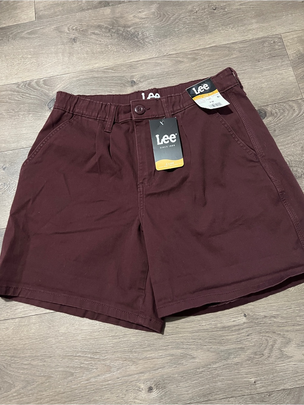 Lee Relaxed Fit A-Line Shorts Size 4 New